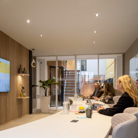 Live meekijken vanuit de meekijkruimte bij Happylabs